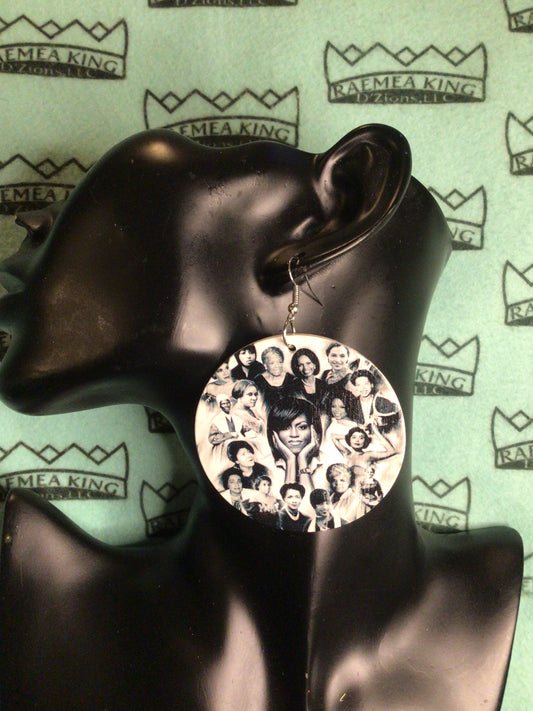 Michelle Obama surrounded by more Iconic Black Women