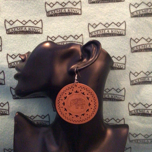 Elephant in the middle of a circle, with cut outs